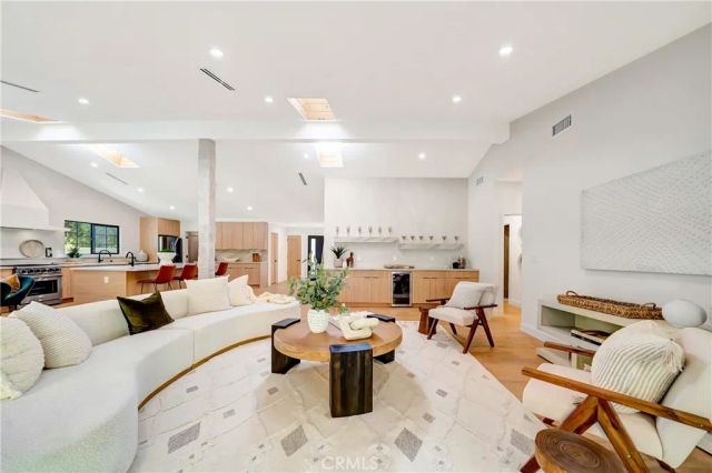 5534 Pattilar Avenue, Woodland Hills, CA 91367