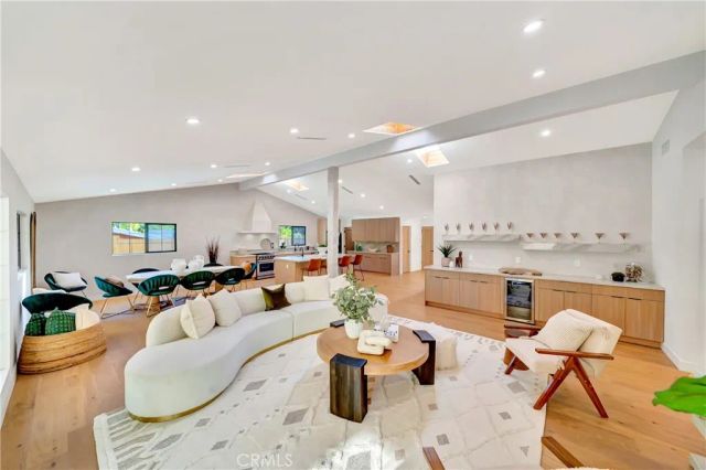 5534 Pattilar Avenue, Woodland Hills, CA 91367