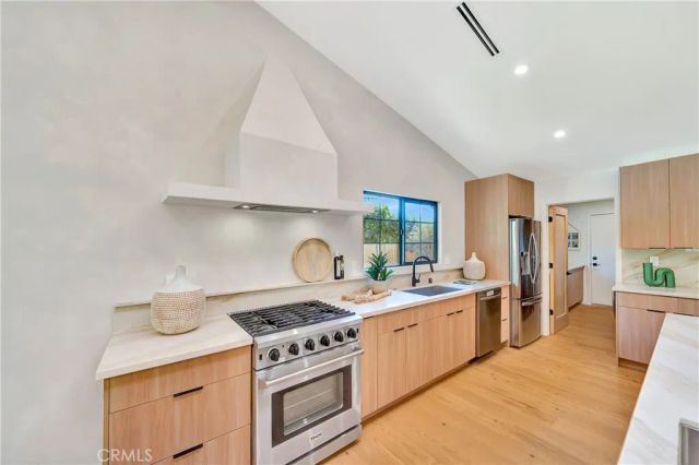 5534 Pattilar Avenue, Woodland Hills, CA 91367