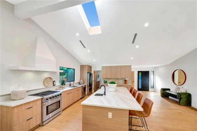 5534 Pattilar Avenue, Woodland Hills, CA 91367