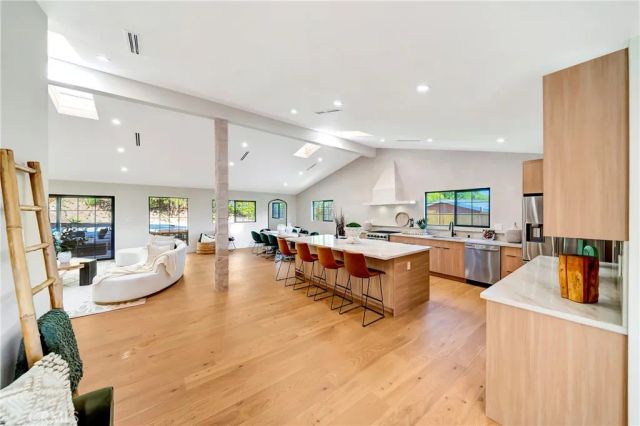 5534 Pattilar Avenue, Woodland Hills, CA 91367