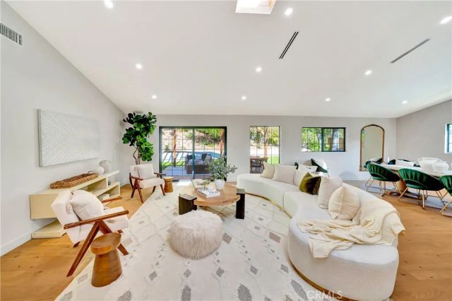 5534 Pattilar Avenue, Woodland Hills, CA 91367