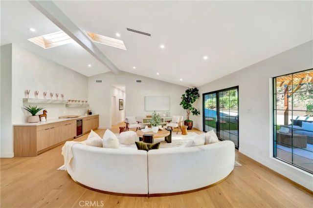 5534 Pattilar Avenue, Woodland Hills, CA 91367