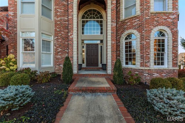 997 Tara Oaks Drive, Chesterfield, MO 63005