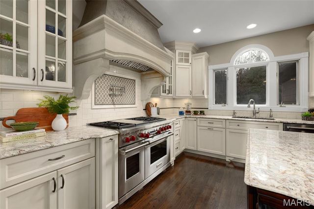 997 Tara Oaks Drive, Chesterfield, MO 63005