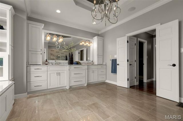 997 Tara Oaks Drive, Chesterfield, MO 63005