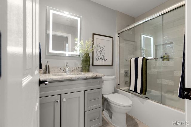 997 Tara Oaks Drive, Chesterfield, MO 63005