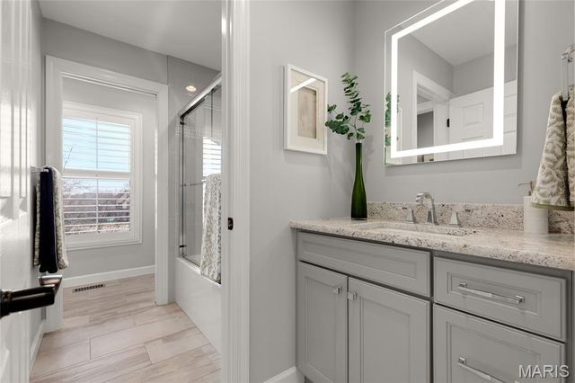 997 Tara Oaks Drive, Chesterfield, MO 63005