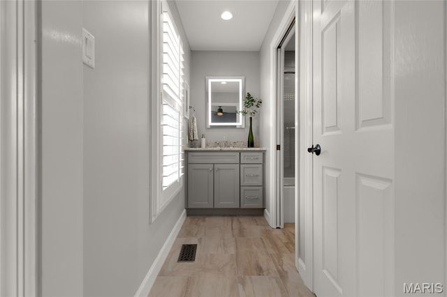 997 Tara Oaks Drive, Chesterfield, MO 63005