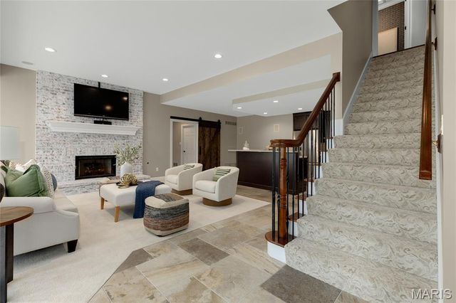 997 Tara Oaks Drive, Chesterfield, MO 63005