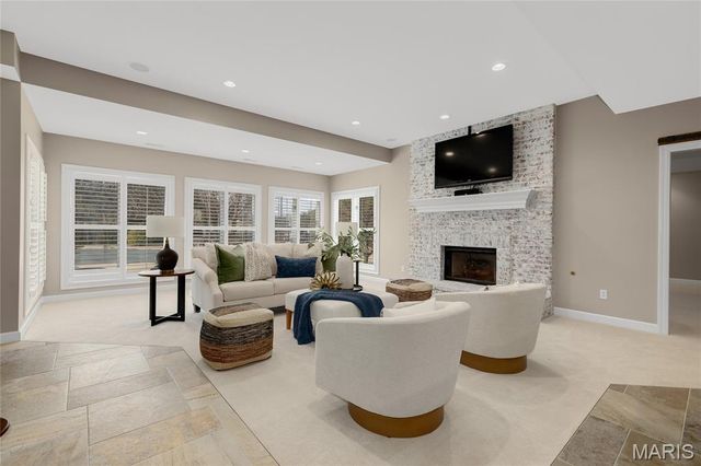 997 Tara Oaks Drive, Chesterfield, MO 63005