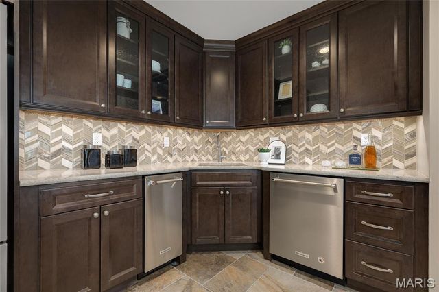 997 Tara Oaks Drive, Chesterfield, MO 63005