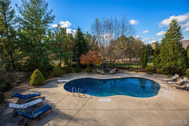 997 Tara Oaks Drive, Chesterfield, MO 63005