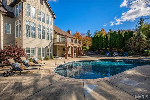 997 Tara Oaks Drive, Chesterfield, MO 63005