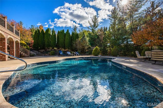 997 Tara Oaks Drive, Chesterfield, MO 63005