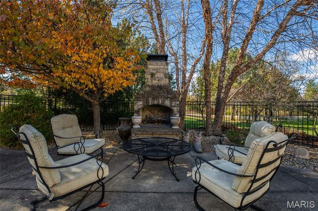 997 Tara Oaks Drive, Chesterfield, MO 63005