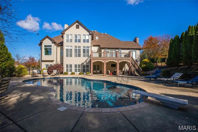 997 Tara Oaks Drive, Chesterfield, MO 63005