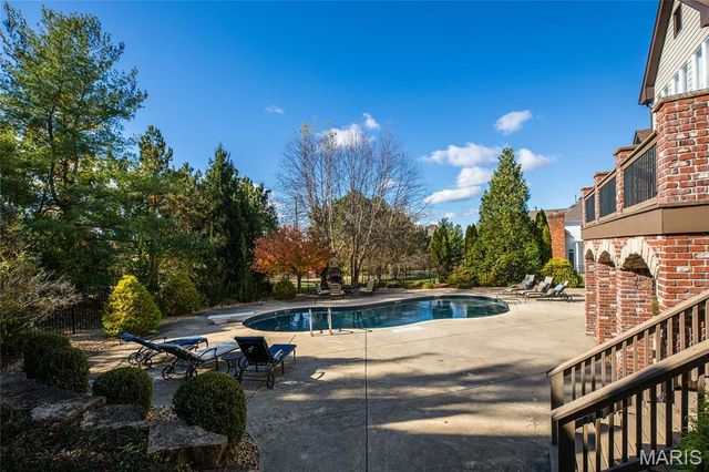 997 Tara Oaks Drive, Chesterfield, MO 63005