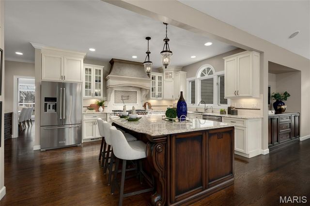 997 Tara Oaks Drive, Chesterfield, MO 63005