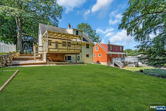 29 Manito Avenue, Oakland, NJ 07436