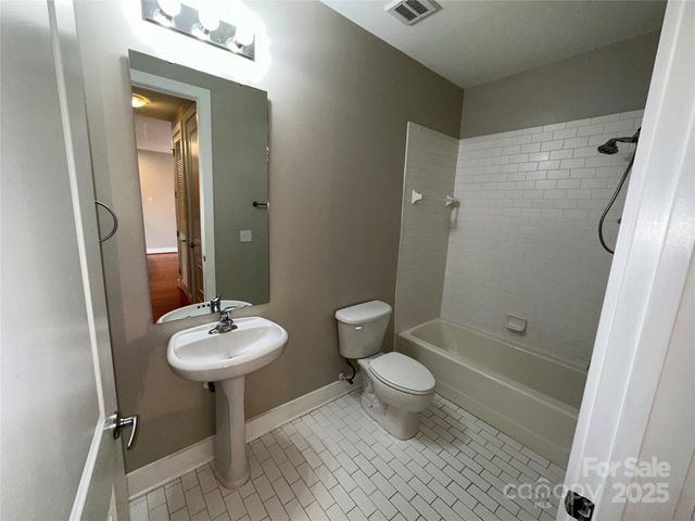1101 W 1st Street 409, Charlotte, NC 28202