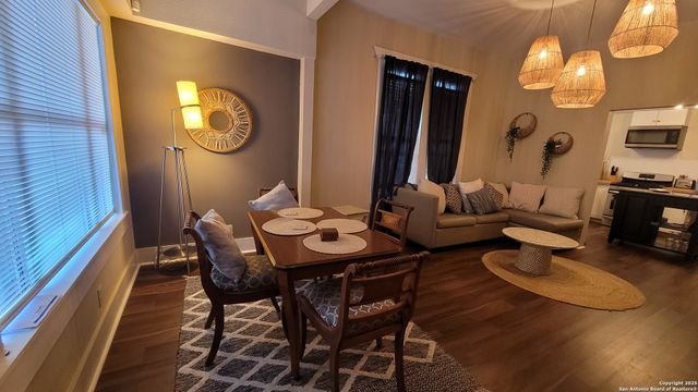 203 Warren, San Antonio, TX 78212