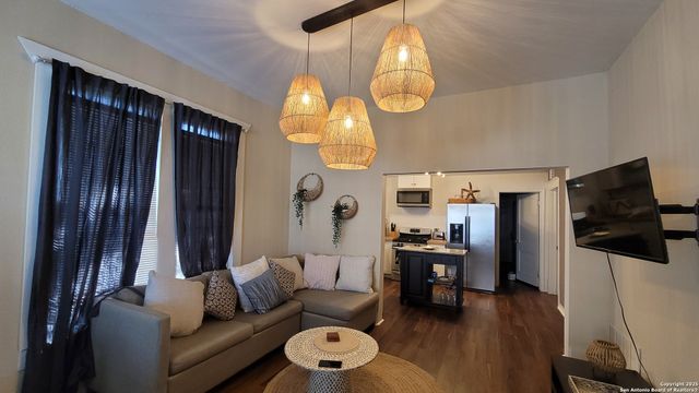 203 Warren, San Antonio, TX 78212