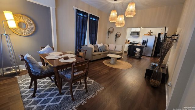 203 Warren, San Antonio, TX 78212