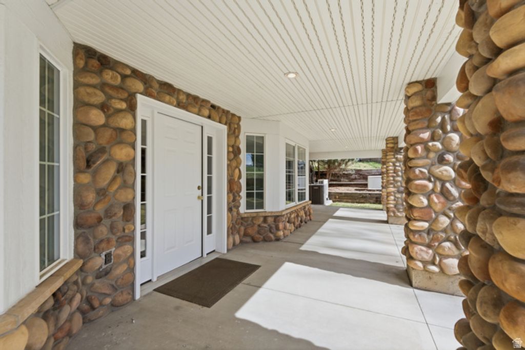 Image 101 of property listing at 1232 N DUTCH FIELDS PKWY, Midway, UT 84049