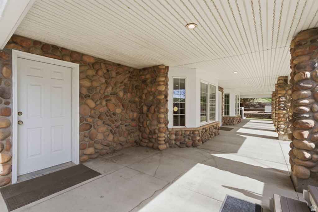 Image 105 of property listing at 1232 N DUTCH FIELDS PKWY, Midway, UT 84049