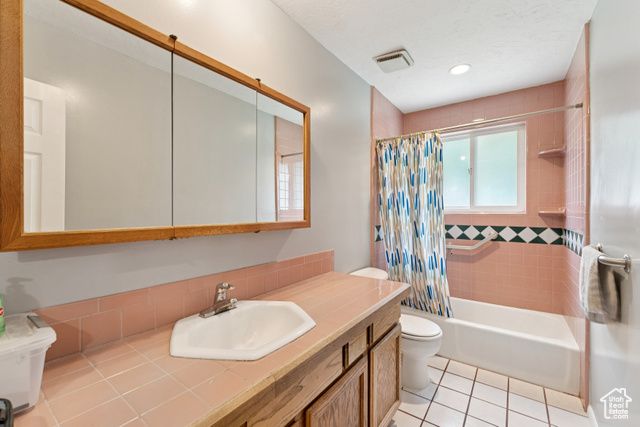 8926 S MIDVALLEY DR, West Jordan, UT 84088