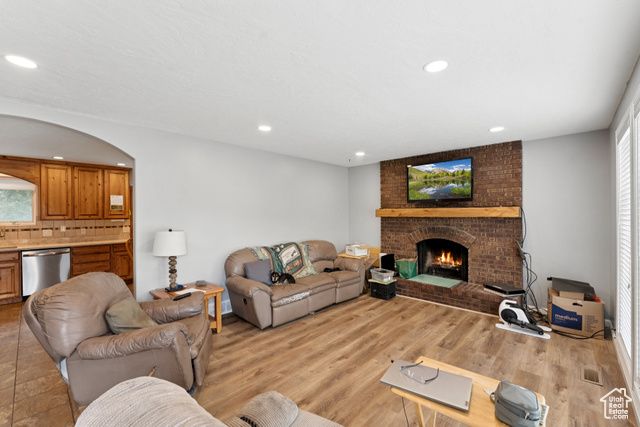 8926 S MIDVALLEY DR, West Jordan, UT 84088