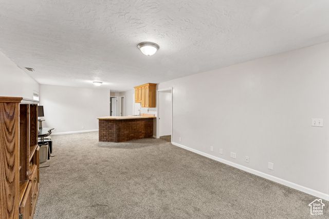 8926 S MIDVALLEY DR, West Jordan, UT 84088