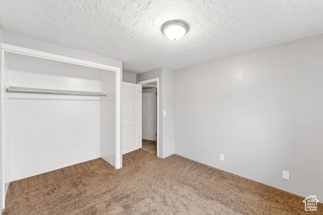 8926 S MIDVALLEY DR, West Jordan, UT 84088