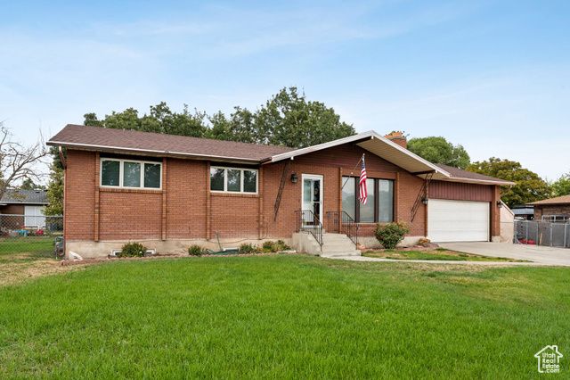 8926 S MIDVALLEY DR, West Jordan, UT 84088