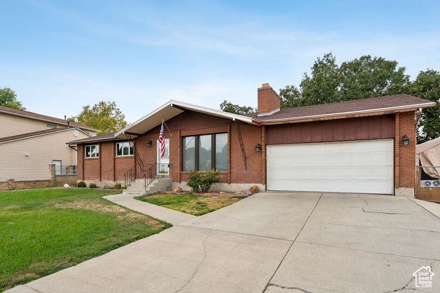8926 S MIDVALLEY DR, West Jordan, UT 84088