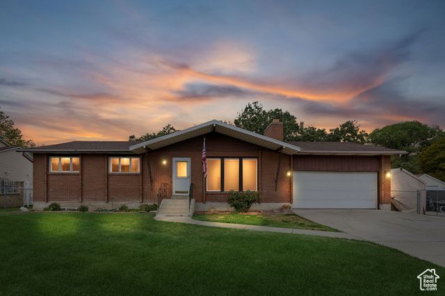 8926 S MIDVALLEY DR, West Jordan, UT 84088