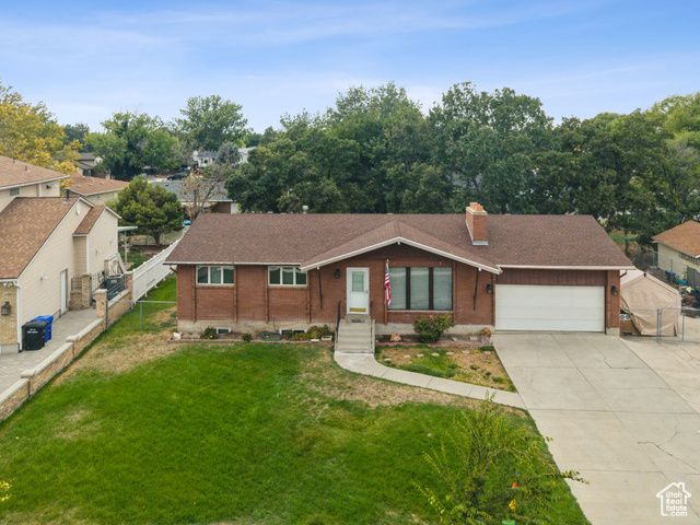 8926 S MIDVALLEY DR, West Jordan, UT 84088