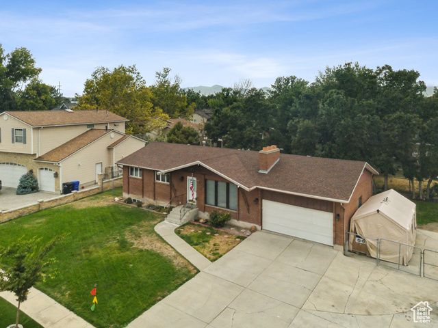 8926 S MIDVALLEY DR, West Jordan, UT 84088