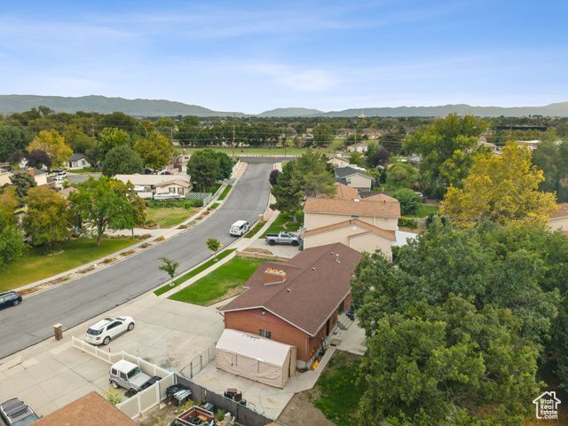 8926 S MIDVALLEY DR, West Jordan, UT 84088