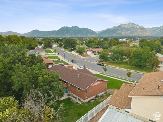 8926 S MIDVALLEY DR, West Jordan, UT 84088