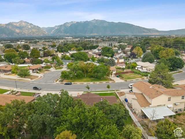 8926 S MIDVALLEY DR, West Jordan, UT 84088