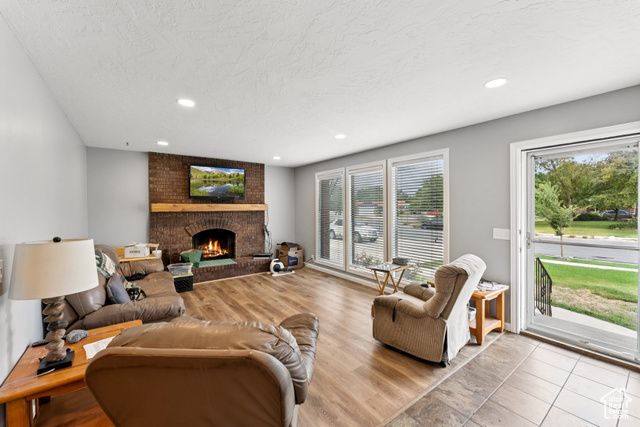 8926 S MIDVALLEY DR, West Jordan, UT 84088