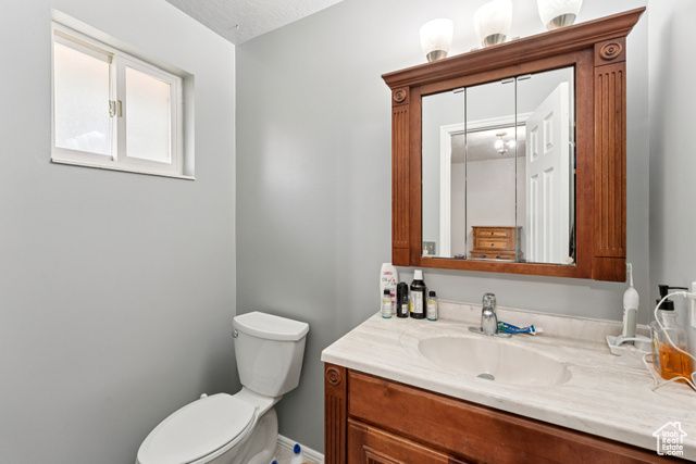 8926 S MIDVALLEY DR, West Jordan, UT 84088