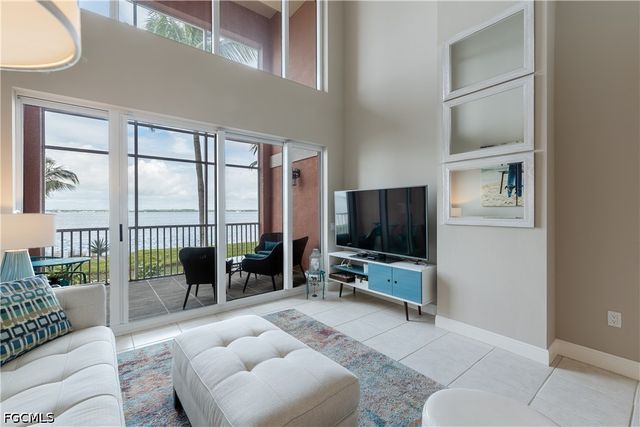 2745 1st ST 107, Fort Myers, FL 33916