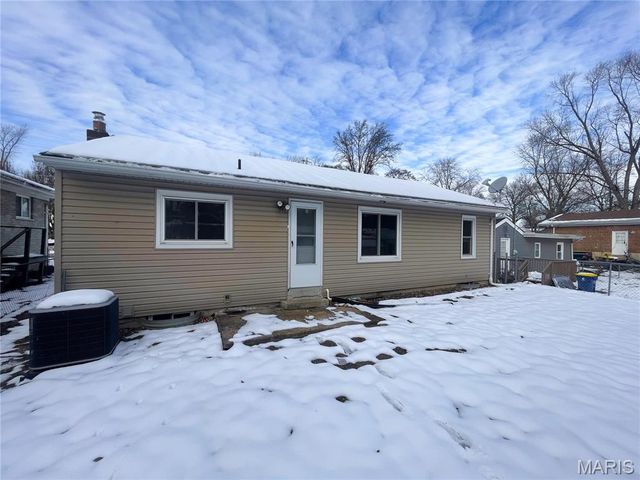 3524 Theresa Avenue, St Ann, MO 63074