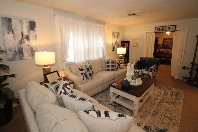 219 Warren Rd, El Dorado, KS 67042