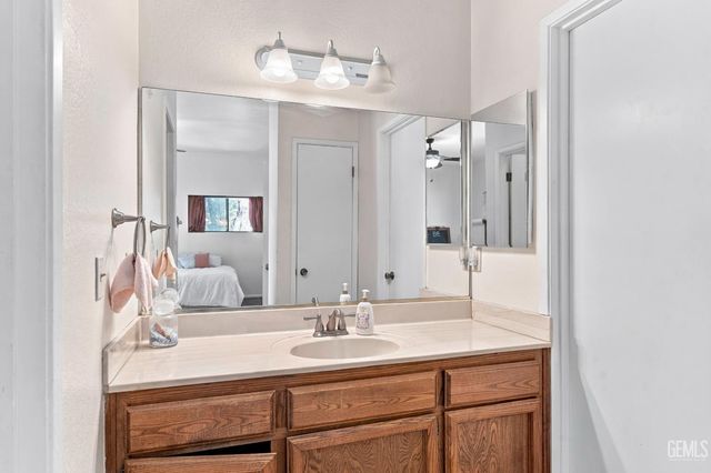 14500 Las Palmas Drive 1, Bakersfield, CA 93306