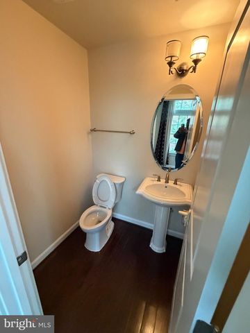 3184 YEAGER DR, Herndon, VA 20171