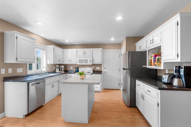 839 MANDALAY TERRACE, De Pere, WI 54115